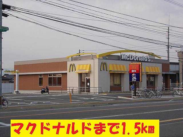 restaurant. 1500m to McDonald's (restaurant)