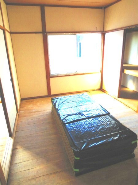 Other room space. Is a Japanese-style room. 