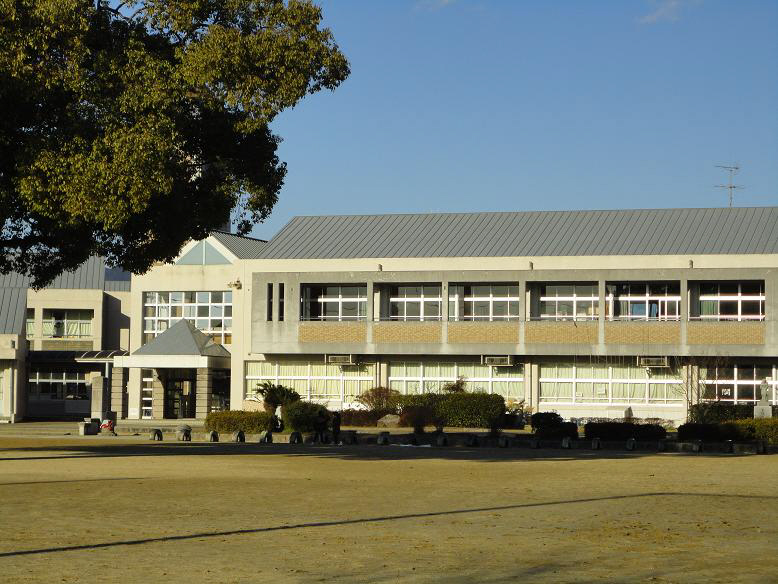 Primary school. Amagi up to elementary school (elementary school) 809m