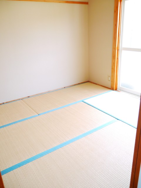 Other room space. Japanese-style room six tatami is wide.