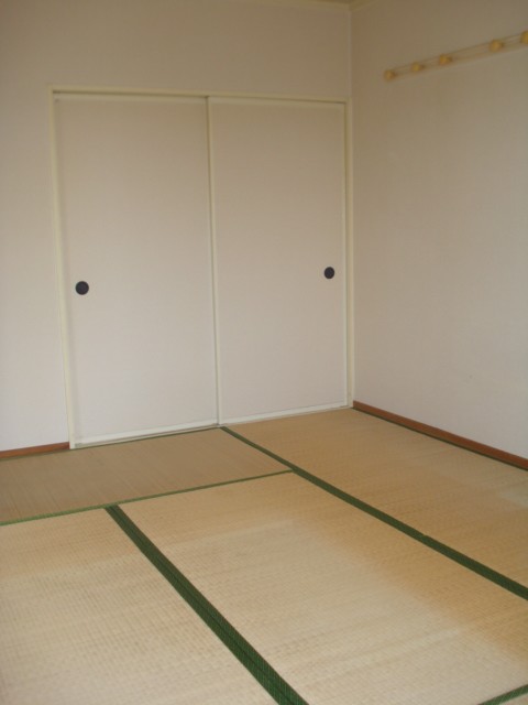 Receipt. There is housed in a Japanese-style room.