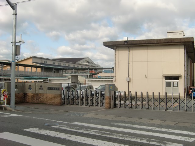 Primary school. 700m to Miwa elementary school (elementary school)
