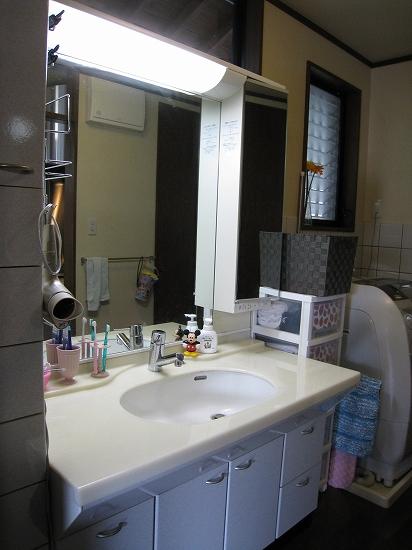 Wash basin, toilet. Indoor (12 May 2013) Shooting