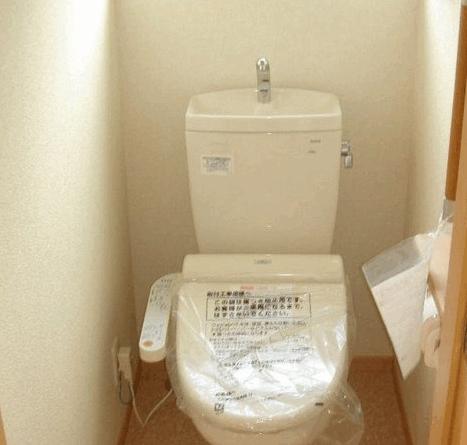 Toilet.  ☆ Image is a photograph at the time of completion ☆