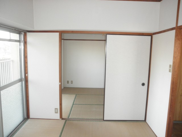 Other room space. It is wide and connect Japanese-style room