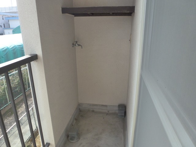 Other room space. Washing machine storage is outside