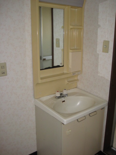 Other room space. It is the washstand