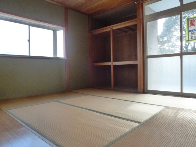 Other room space. 6 Pledge There are Japanese-style room