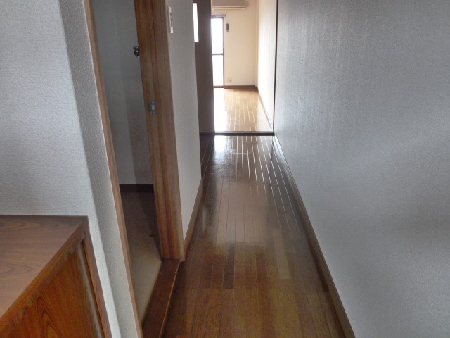 Other room space. Corridor