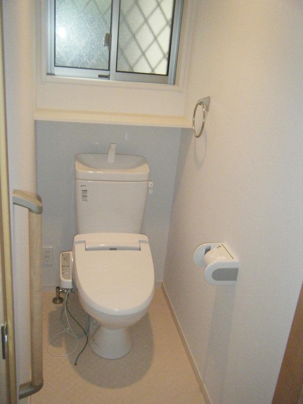 Toilet. Same specifications image