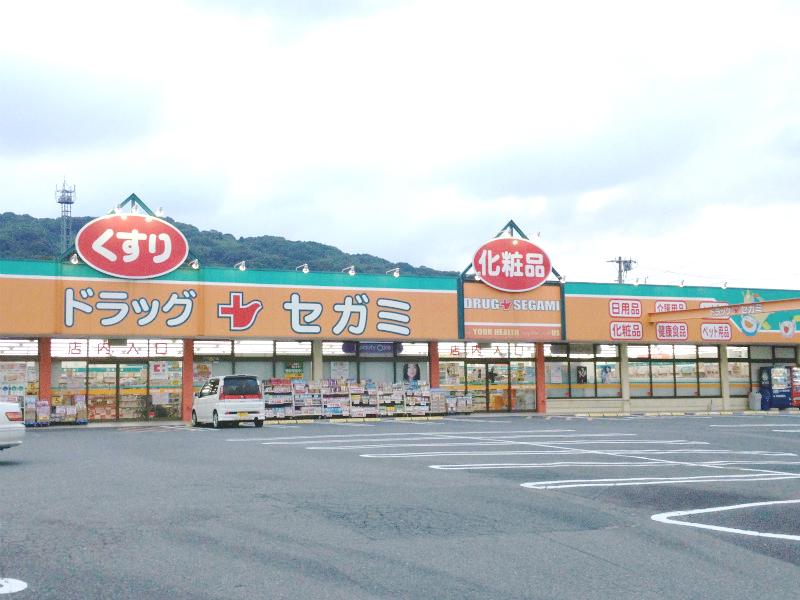 Drug store. Drag Segami to Nakagawa shop 1011m