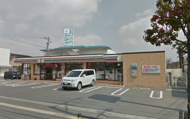 Convenience store. Seven-Eleven (convenience store) to 200m