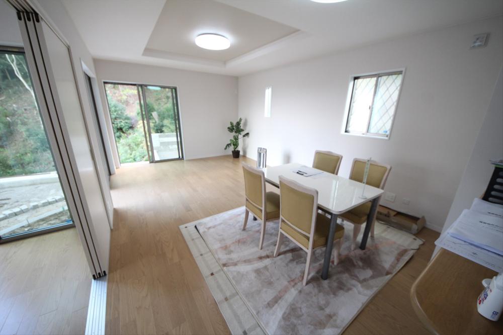 Living. Local (11 May 2013) Shooting