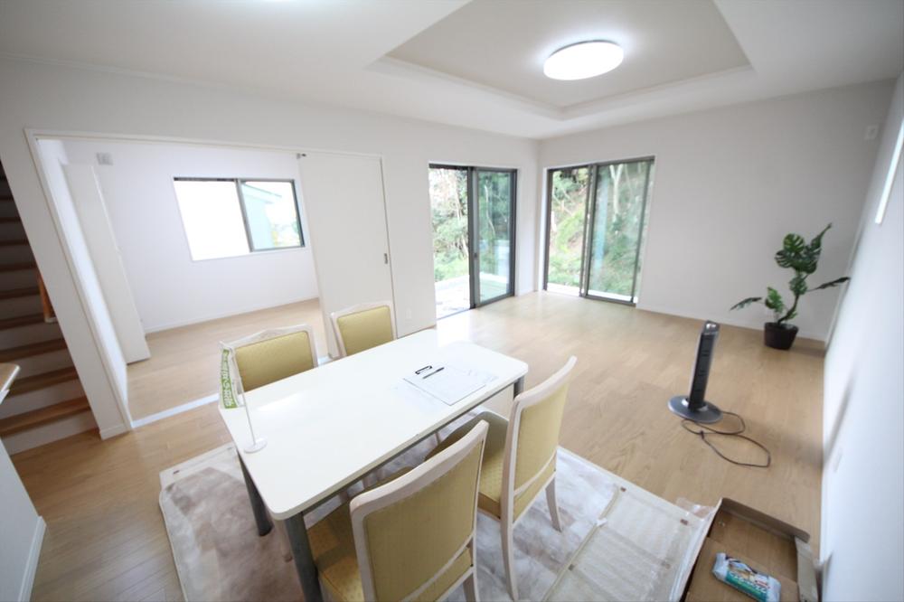 Living. Local (11 May 2013) Shooting