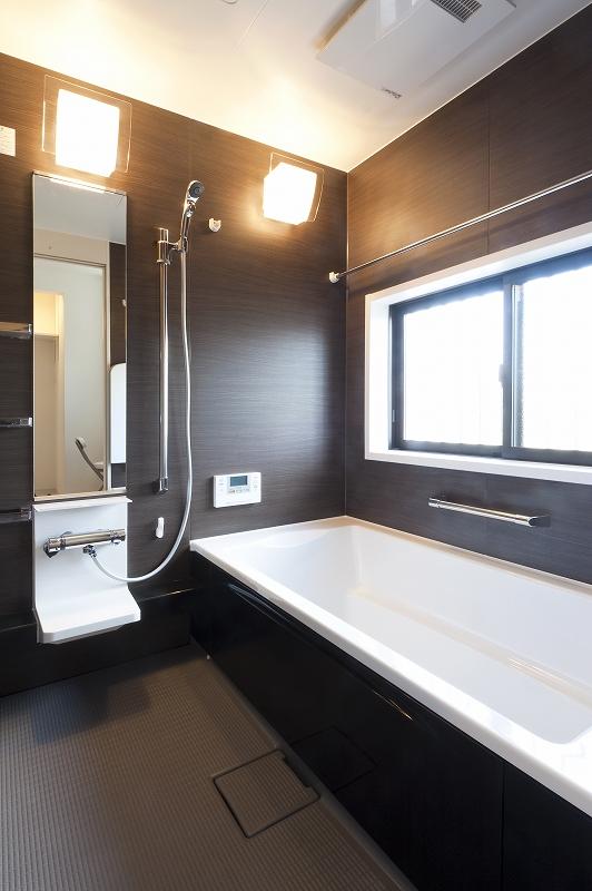 Bathroom. Thermos is a bathtub and high functionality in bathroom water-saving type of shower of our enforcement example TOTO!