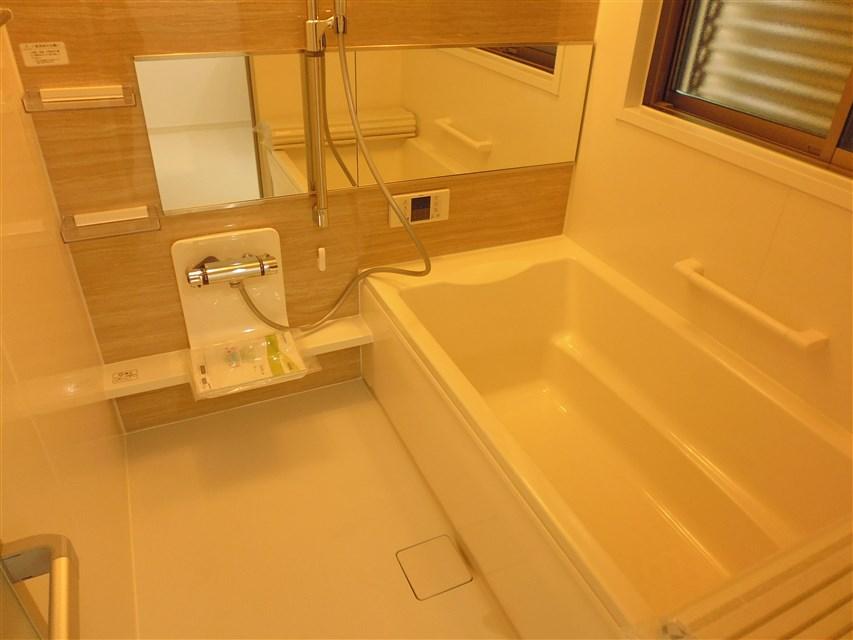 Bathroom. With reheating full Otobasu