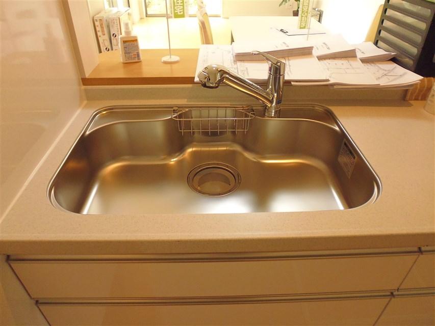 Kitchen. Faucet integrated water purifier