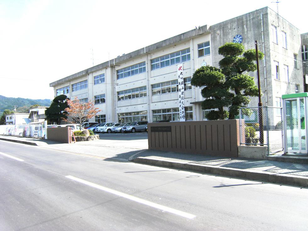 Junior high school. Nakagawa Municipal Nakagawa south junior high school (junior high school) up to 2450m