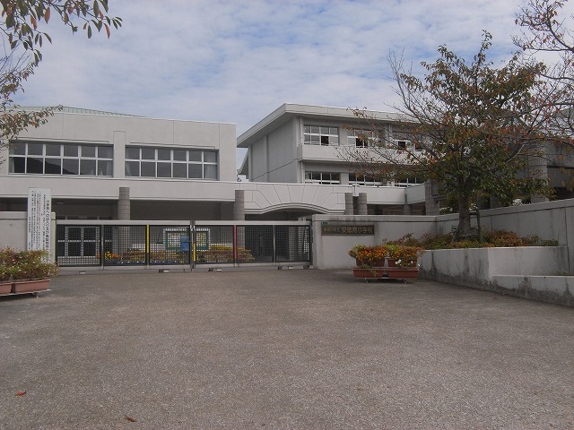 Primary school. 2400m to Nakagawa Municipal Andeok Minami elementary school (elementary school)