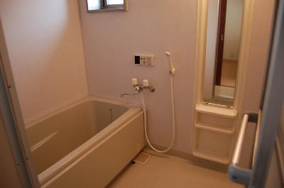 Bath. bathroom. Isomorphic Property reference photograph