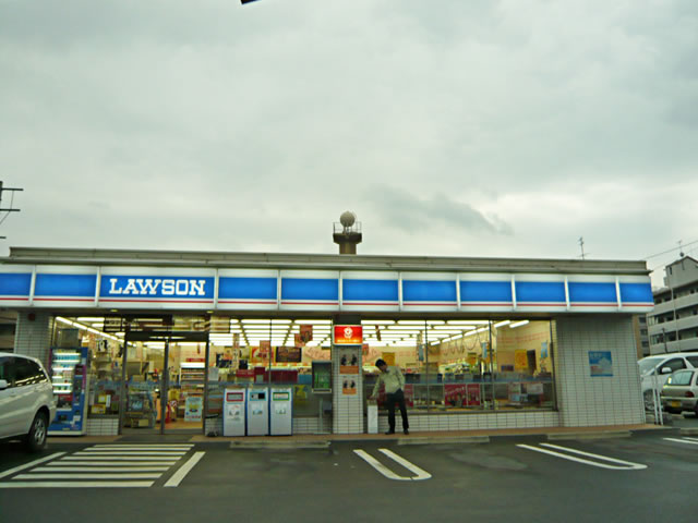Convenience store. 500m to Lawson (convenience store)