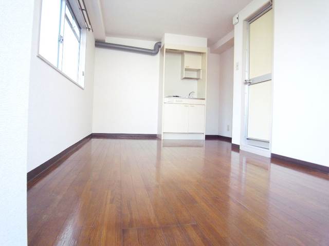 Living and room. 30,000 yen can move in the following it is quite not