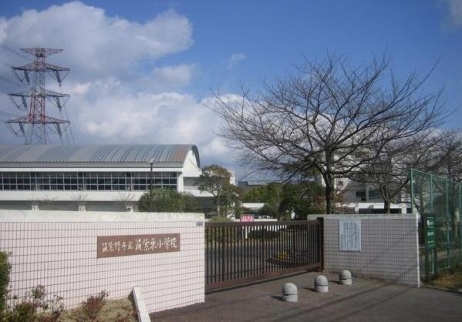 Primary school. Tsukushi 760m east to elementary school (elementary school)
