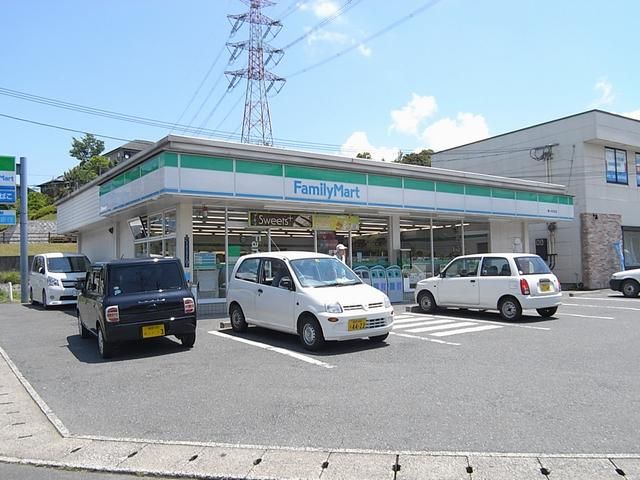 Convenience store. 630m to Family Mart (convenience store)
