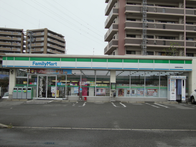 Convenience store. FamilyMart Chikushino Zokumyoin store up (convenience store) 460m