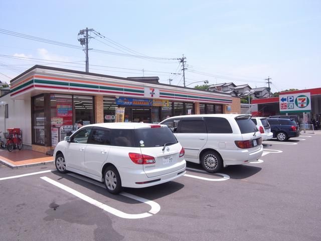 Convenience store. 460m to Seven-Eleven (convenience store)