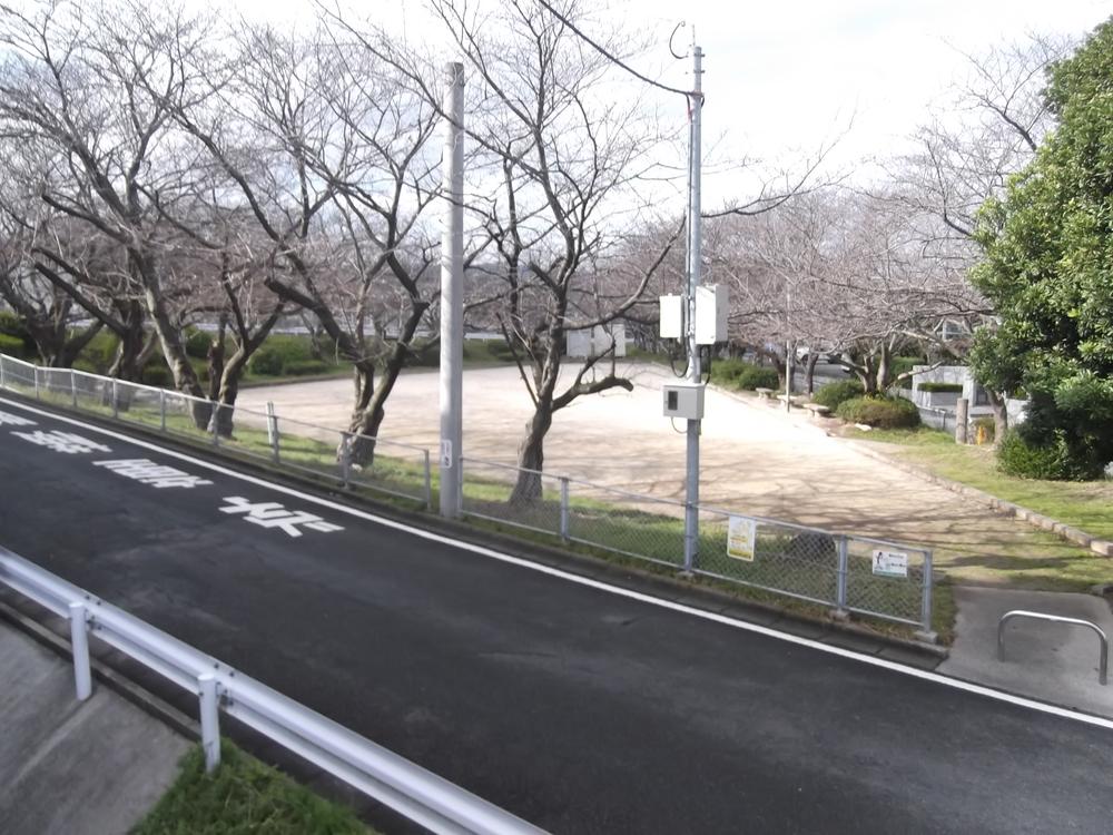 View photos from the dwelling unit. View from the site (November 2013) Shooting