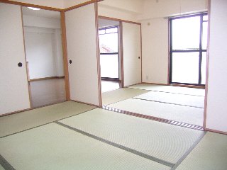 Other room space. Also calm Japanese-style room! 