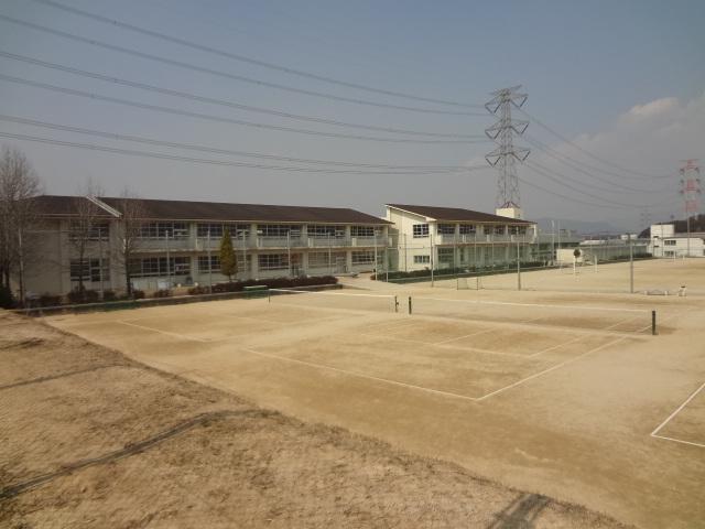 Junior high school. Chikushino to South Junior High School 1350m