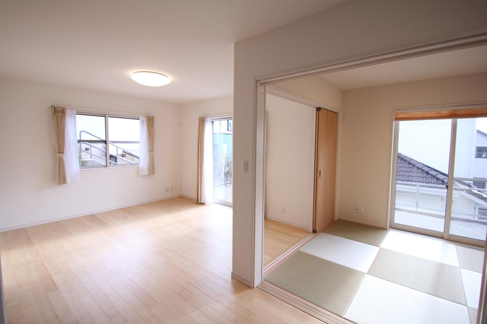 Living. Living room view is often bright light sunny. Floor heating is equipped with, Warm and comfortable the room from feet.