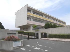 Primary school. Chikushino stand Futsukaichikita to elementary school 817m