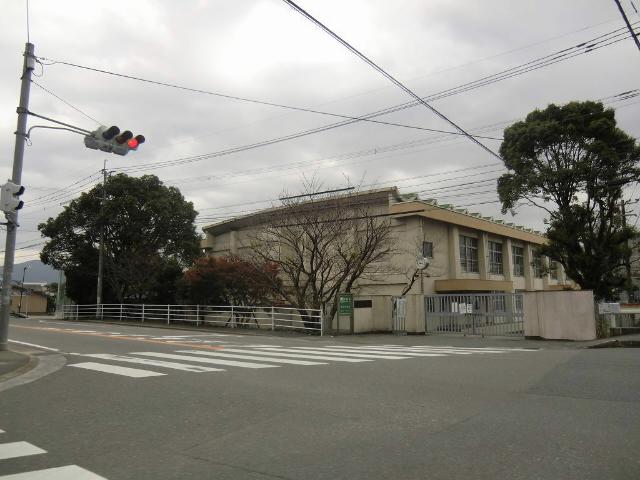 Junior high school. Chikushino stand 筑山 until junior high school 1746m