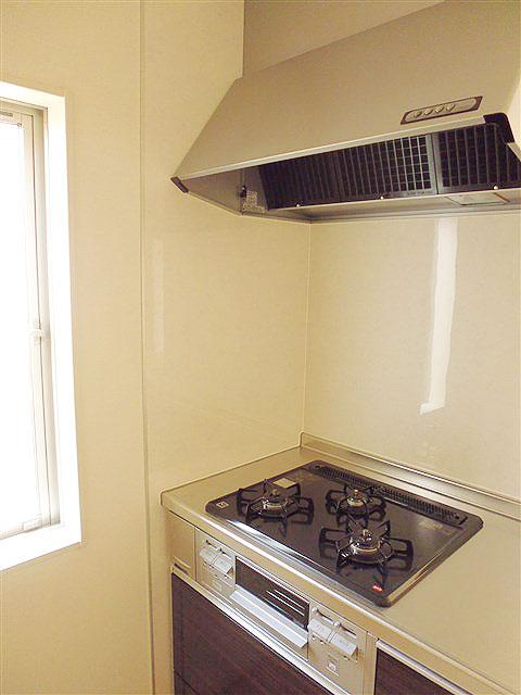 Kitchen. Three-necked gas stove