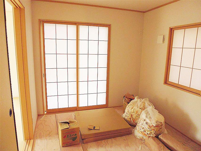 Non-living room. Brightness over have Japanese-style room (contains the now tatami (^^))