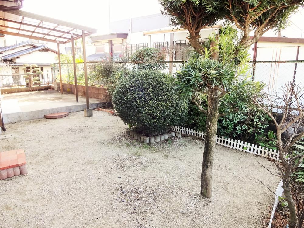 Garden. How is it also in gardening in the garden
