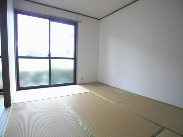 Living and room. Also calm tatami rooms.