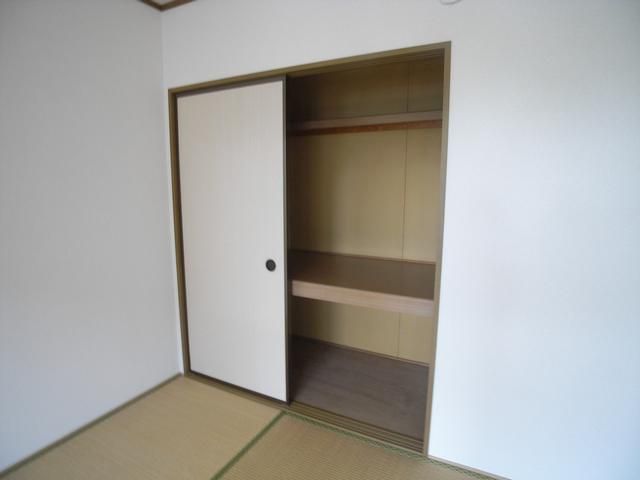 Receipt. Is a Japanese-style room of storage