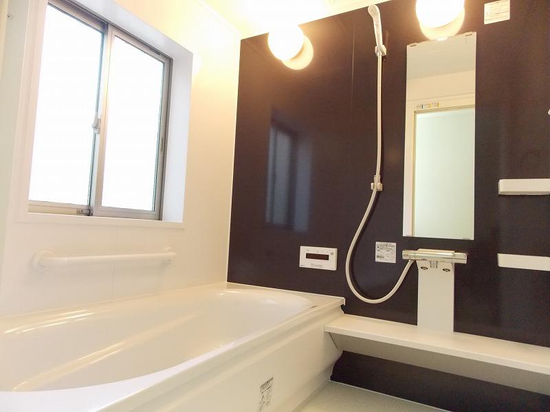 Bathroom. It is the bath (^_^) / ~ Since the reheating function is also standard specification, It has contributed to the saving of the water bill  ◆ It becomes the same specification photo ◆