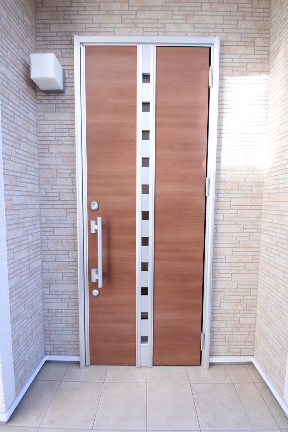 Entrance. ☆ Image is a photograph at the time of completion ☆