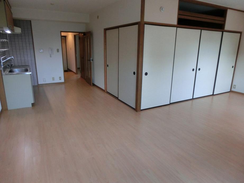 Living and room. 3LDK → 2LDK was renovated in the living room is a whopping 16.8