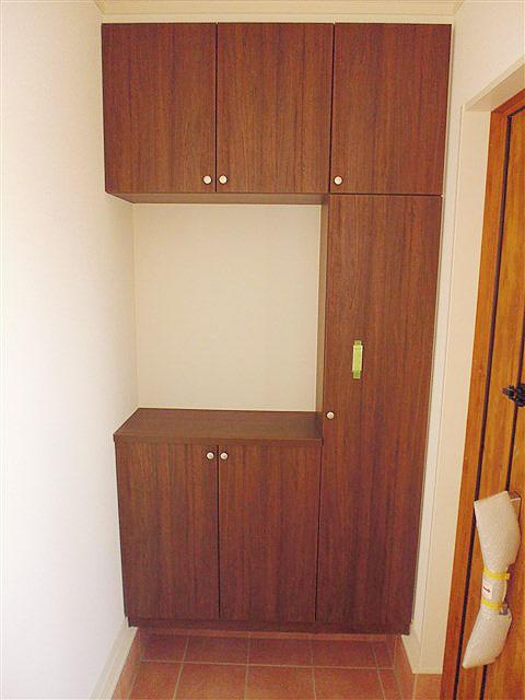 Entrance. Entrance shoe box