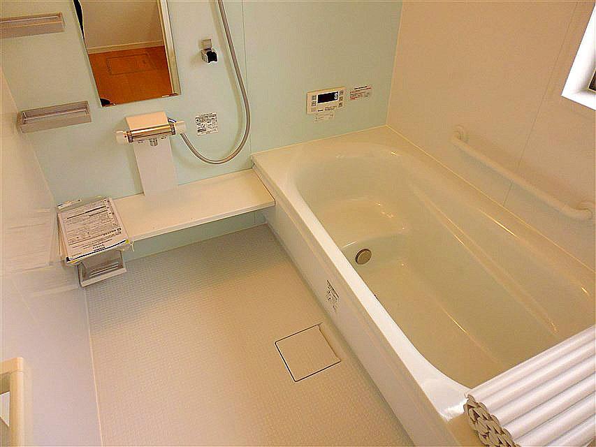 Bathroom. With reheating full Otobasu