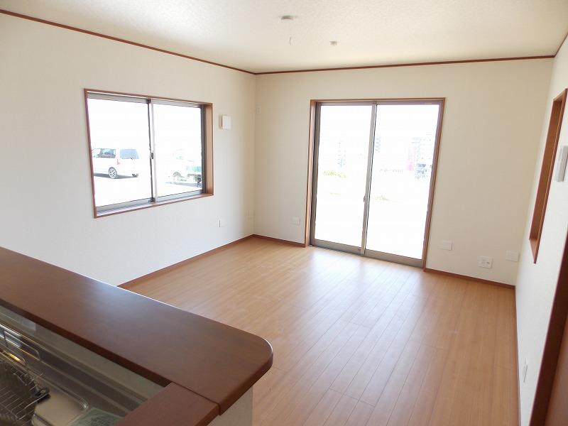 Same specifications photos (living). Since the face-to-face is the kitchen More, You can talk with wife in dishes Is popular as a communication can be achieved floor plan with your family! (^^)!