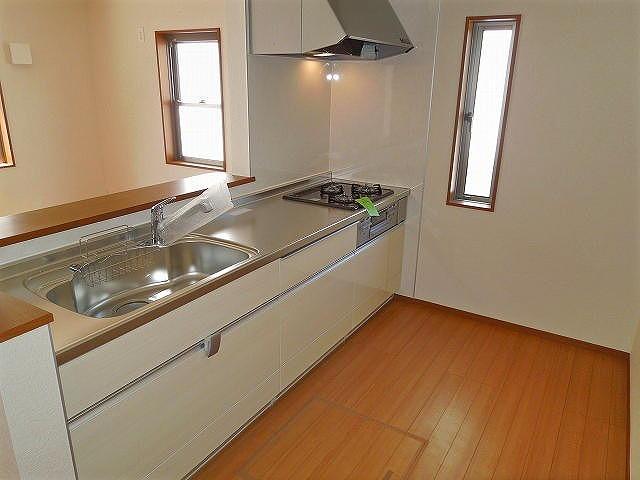 Same specifications photo (kitchen). From the wife's point of view, It overlooks the living-dining, You can enjoy conversation with family even during cooking (* ^ _ ^ *)