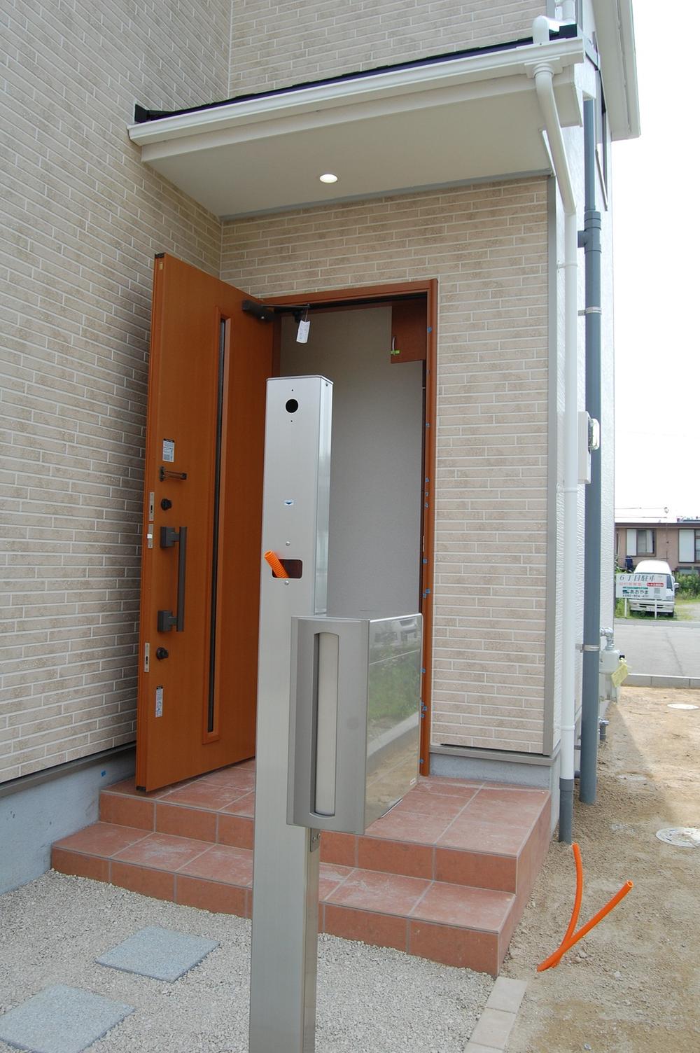 Entrance. Local (September 2013) Shooting