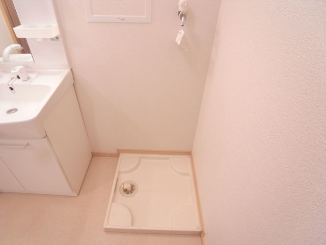 Other room space. Is Indoor Laundry Area